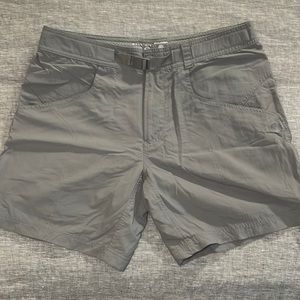 Men’s Mountain Hardwear shorts